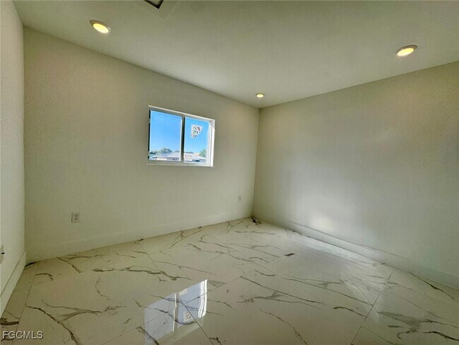 Building Photo - 424 Alabama Rd S