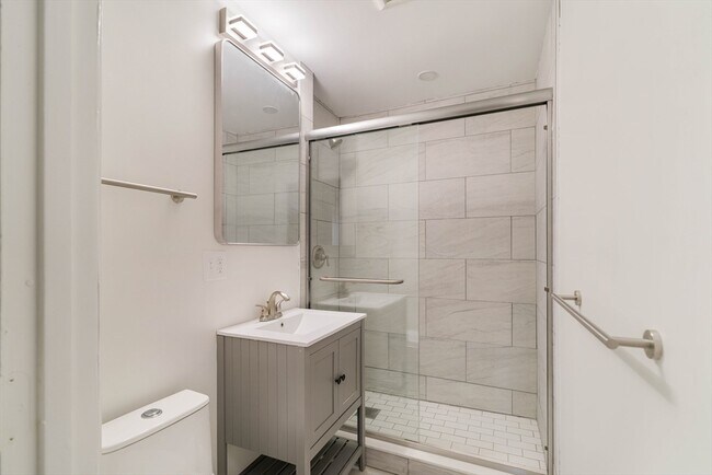 Building Photo - 321 Tappan St