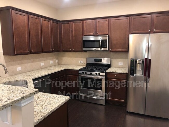 Building Photo - 1175 Hampton Oaks Dr
