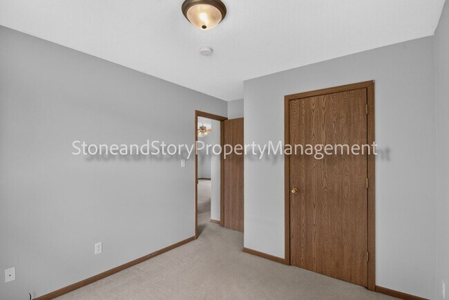 Building Photo - 6926 SW 17th St