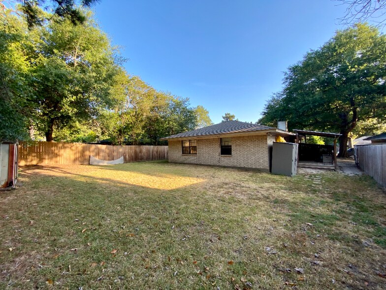 Building Photo - 5 Wind Drift Dr