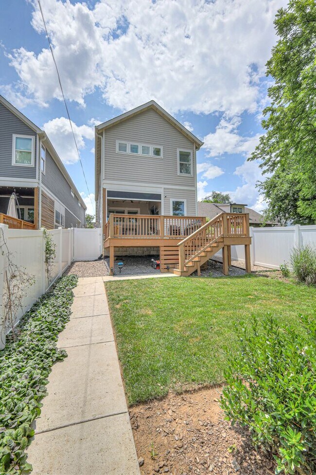 Building Photo - Luxurious 4BR Home Close to 12 South