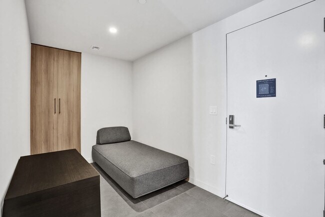 Building Photo - 121 NE 5th St