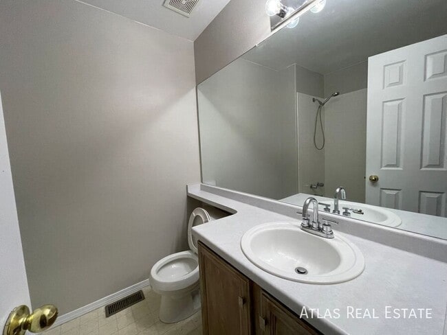 Building Photo - 4920 Braddock Dr