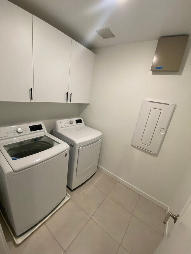 Building Photo - AMERICANA Property Mgmt - New Modern 3 beds - 2 story Townhouse in Inspirada