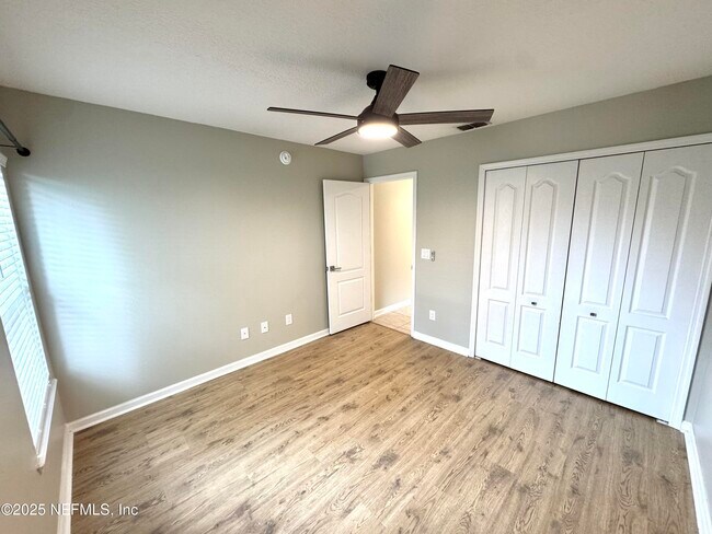 Building Photo - 12850 Chets Creek Dr N