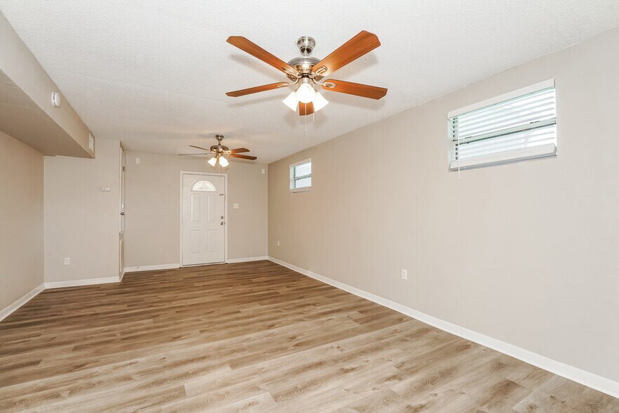 Building Photo - 9336 Sonoma Dr