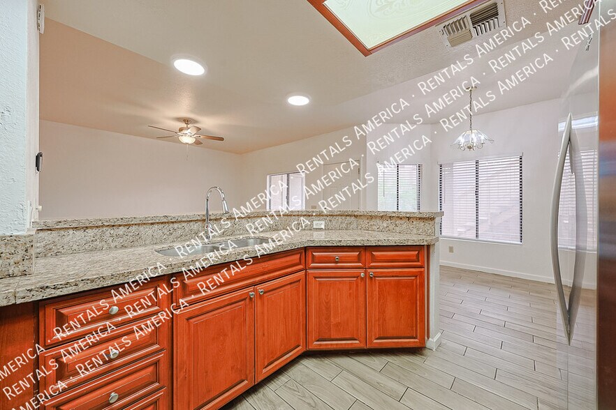 Building Photo - 11666 N 28th Dr