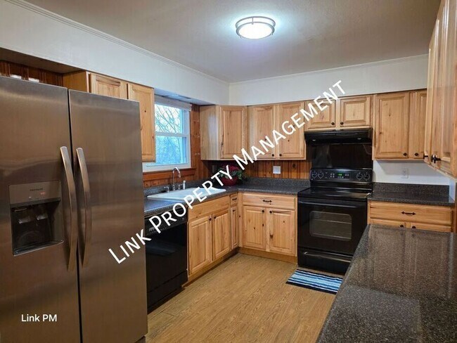 Building Photo - 3731 Knollwood Dr