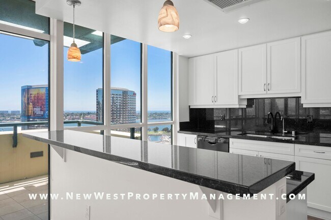 Building Photo - Spectacular Marina District 3-Bedroom Pent...