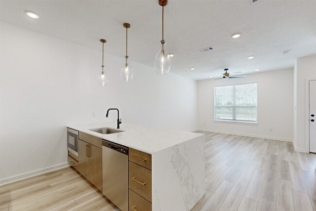 Building Photo - 1209 Dorothy Ln