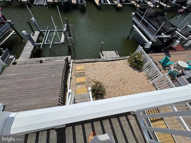 Building Photo - 713 Mooring Rd