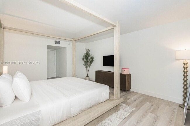 Building Photo - 2301 Collins Ave