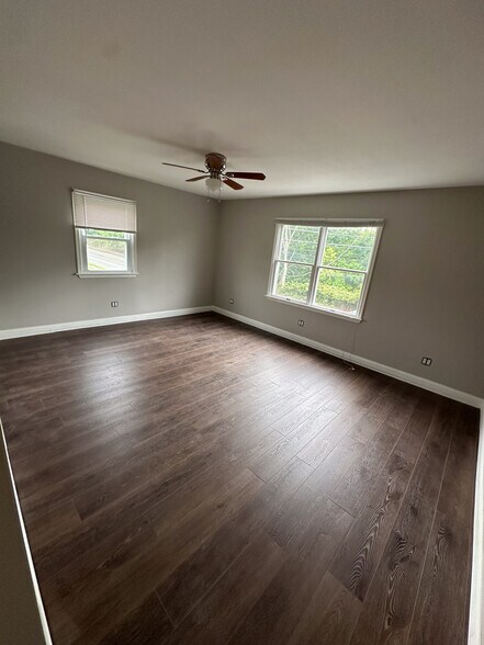 Building Photo - 509 Kedron Ave