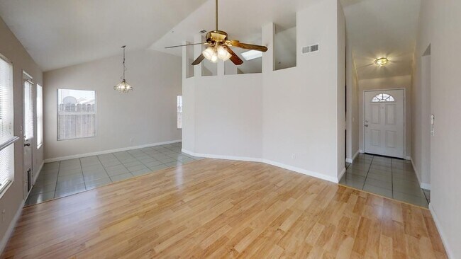 Building Photo - Single-story 3/2 Home Located in Highland,...