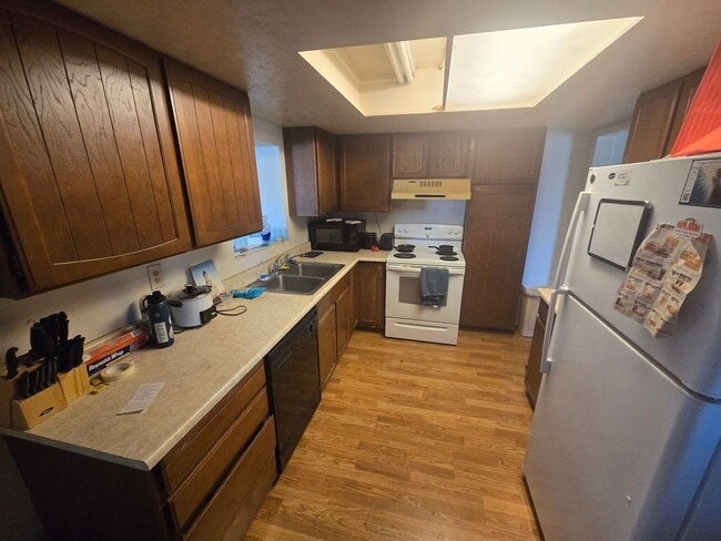 Building Photo - Rooms for Rent in Home Near SUU