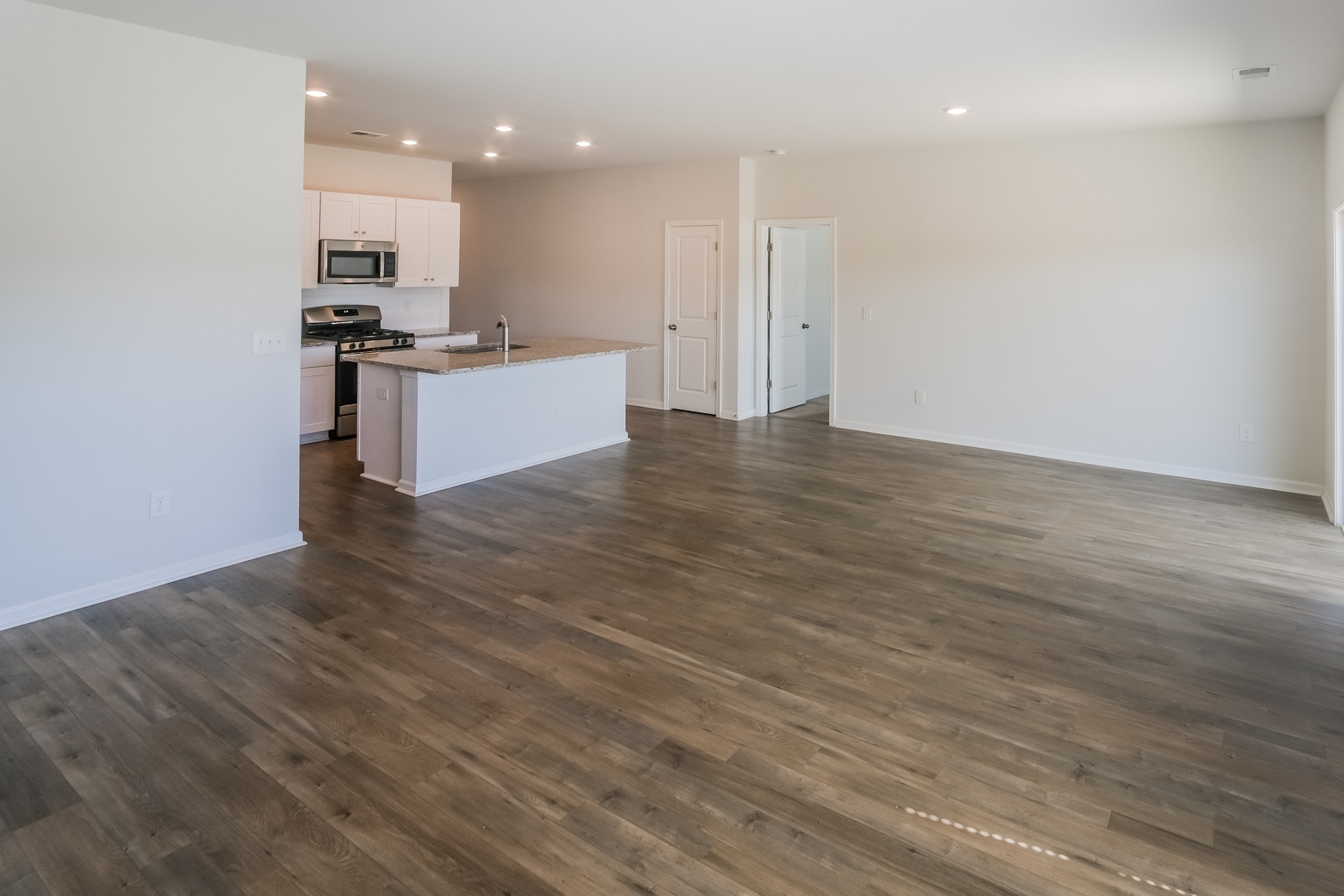 Building Photo - 700 Watercliff Dr