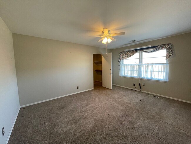 Building Photo - 3 bedroom, 2 bath, 2 living areas, 2 car garage Ranch style home nestled on a corner lot