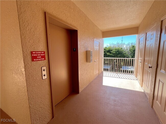 Building Photo - 8470 Kingbird Loop