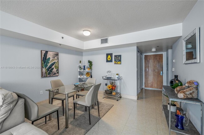 Building Photo - 1200 Brickell Bay Dr