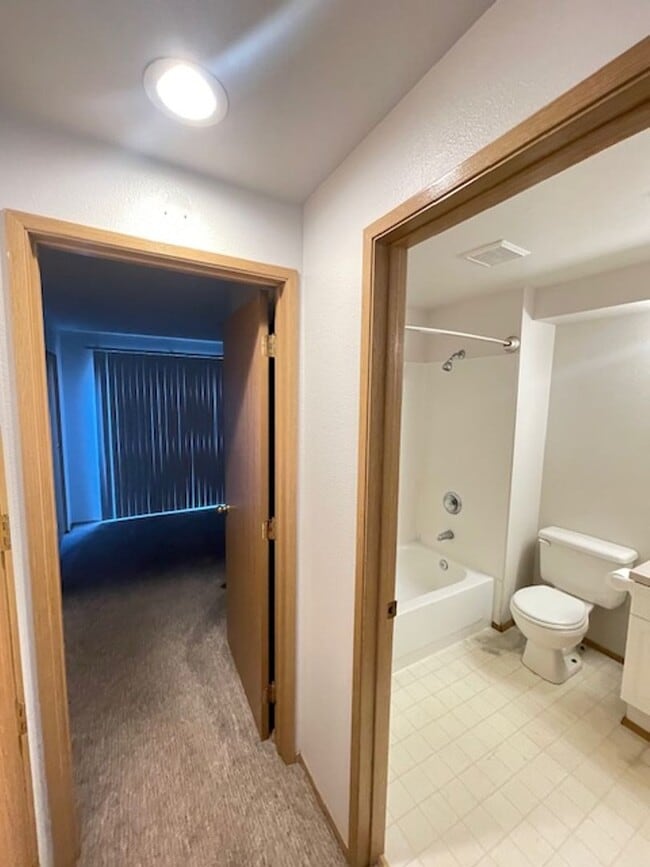 Building Photo - Charming and Spacious 3-Bedroom Townhome w...