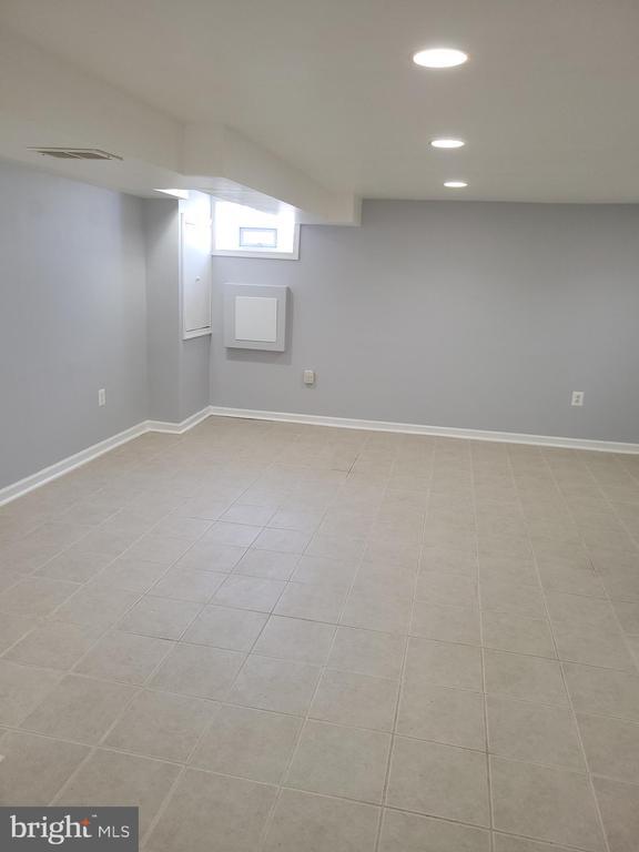 Building Photo - 2212 Vailthorn Rd