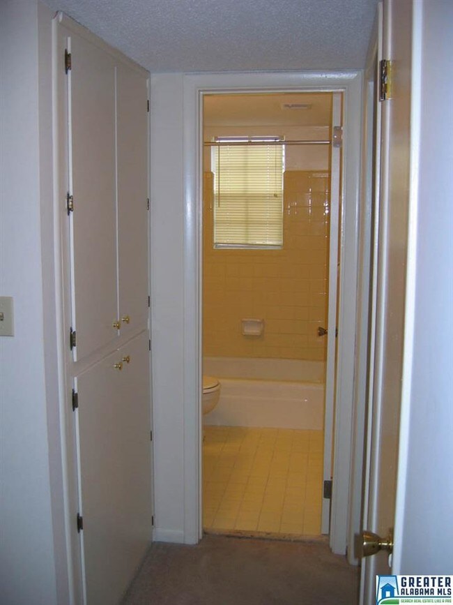 Building Photo - 3930 Clairmont Ave