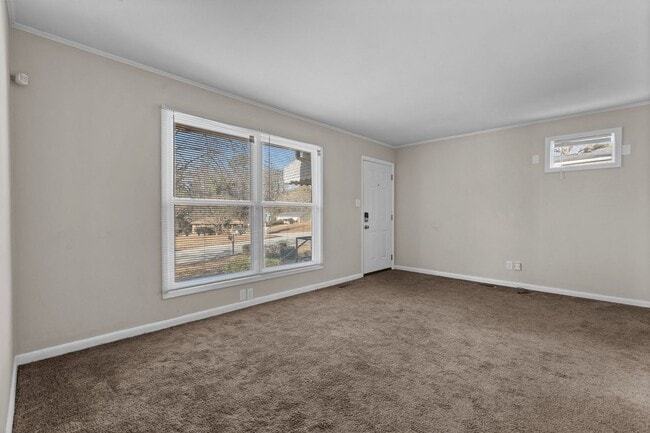 Building Photo - Adorable and affordable!  3 Bedroom Ranch ...