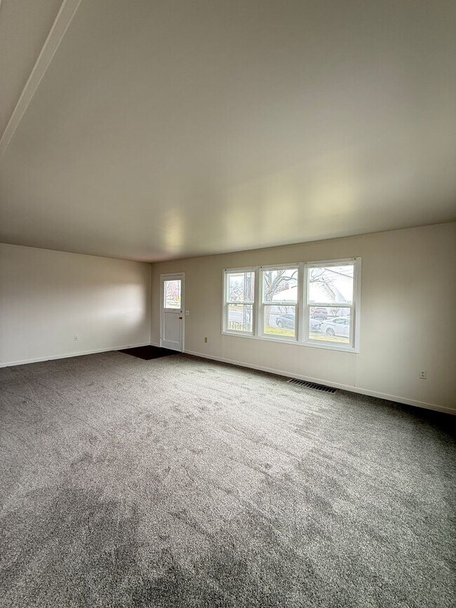 Building Photo - 1115lo