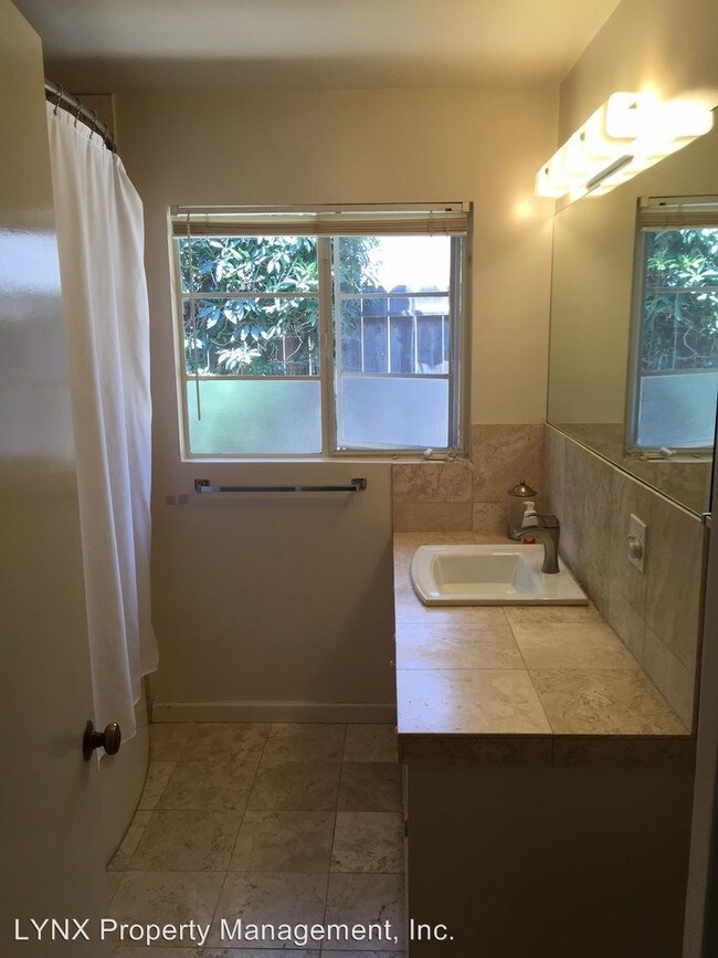 Building Photo - 2 br, 1.5 bath Apartment - 3072 Calle Fresno