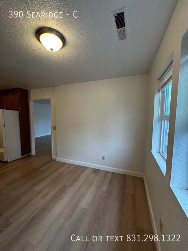 Building Photo - 390 Searidge-C