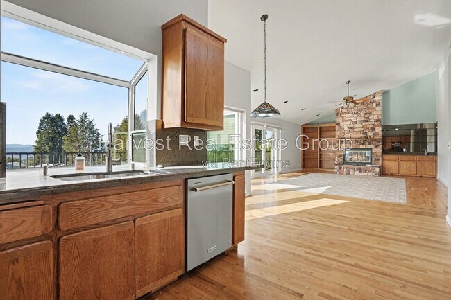 Building Photo - 2652 Hillcrest Ave