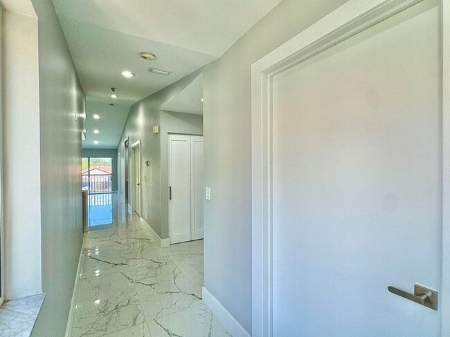 Building Photo - 340 NW 67th St