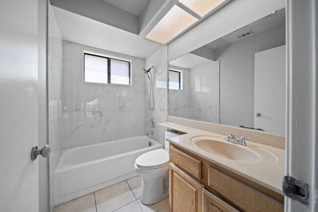 Building Photo - 5135 Pacifica Ave