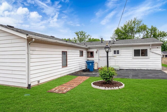 Building Photo - Fantastic 3bd/2ba home! Let yourself in!