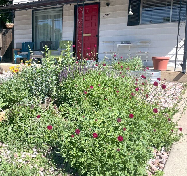 Building Photo - ***$500 off 1st Months Rent!***Well Kept H...