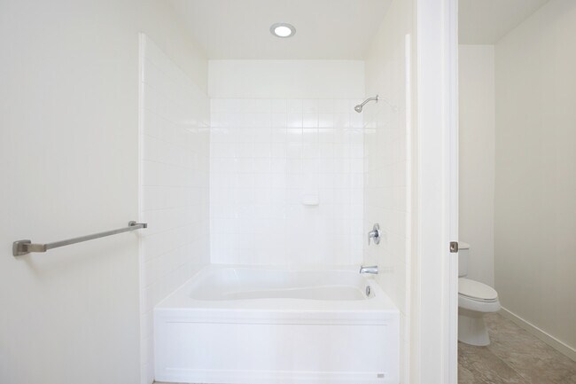 Building Photo - NEW FLOORS! Spacious 2 Bedroom 2 Bathroom ...