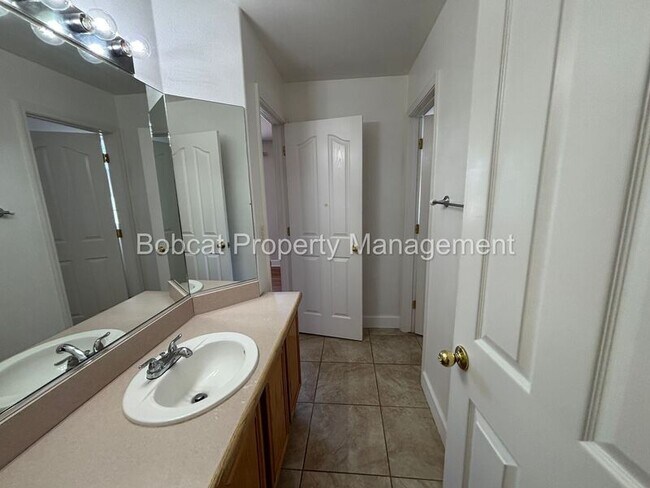 Building Photo - 1477 Ridge Point Dr