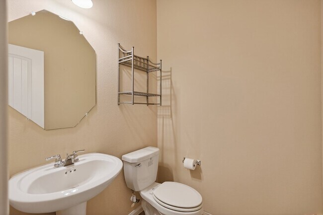 Building Photo - 13302 Hidden Valley Dr