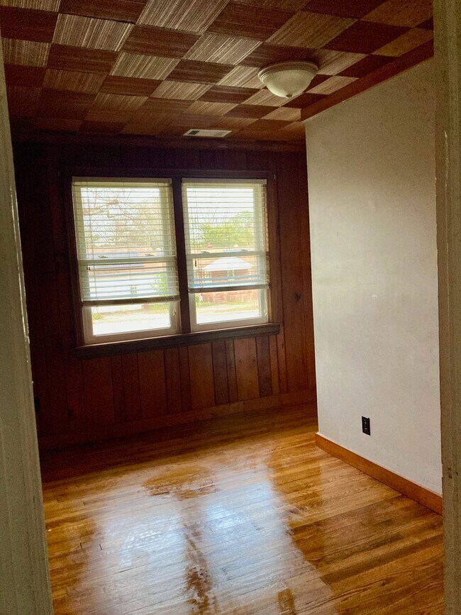 Study - 1005 Rosemont Dr