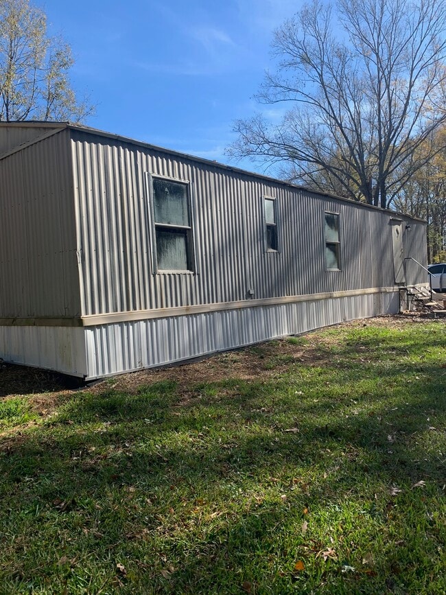 Building Photo - 1995 Destiny