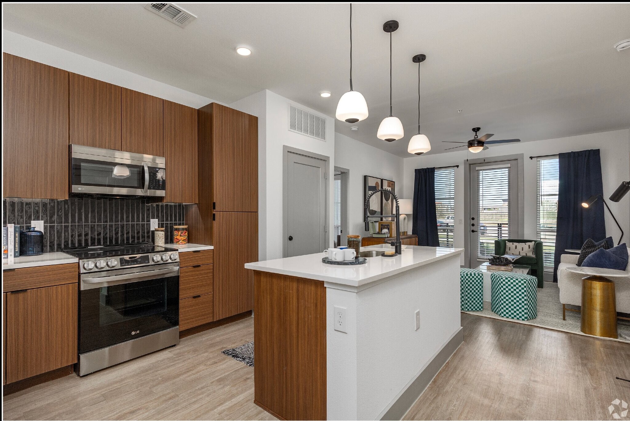 Building Photo - 2901 Lady Bettye Dr