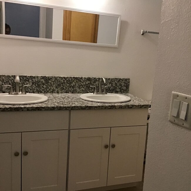 Building Photo - Special $200.00 off of first month's rent 3 Bedroom 2 Bath Home