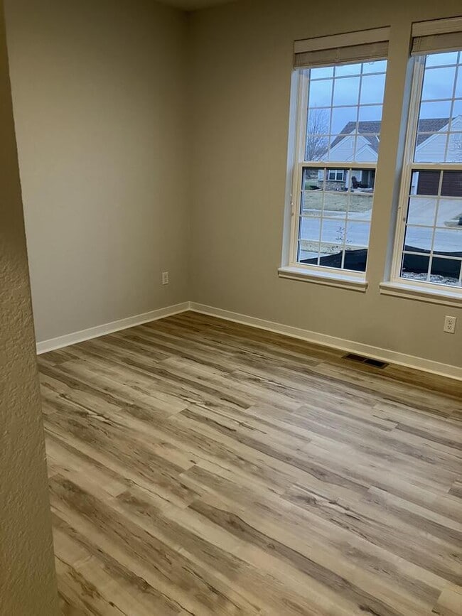 Building Photo - 993 Cascade Cir