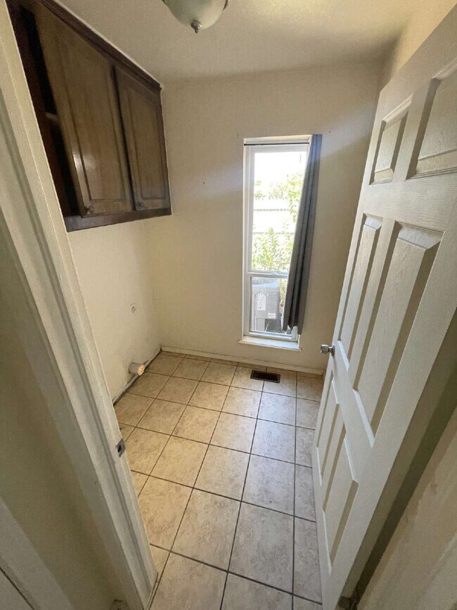 Building Photo - 6901 Lyrewood Ln