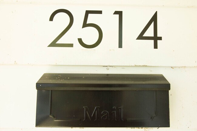 Building Photo - 4 Bedroom House Available Near Scott Stadi...
