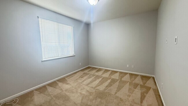 Building Photo - New listing! Bright and Spacious, Close to Parks and Trails