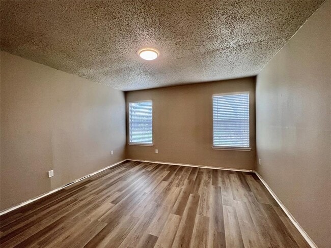 Building Photo - 6101 Woodhue Dr