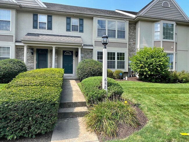 Building Photo - Beautiful Luxury Townhome in Lancaster