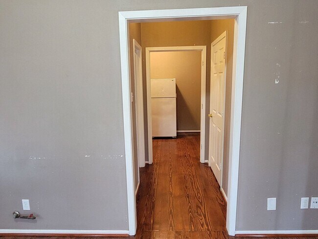 Building Photo - 1905 Chapman St